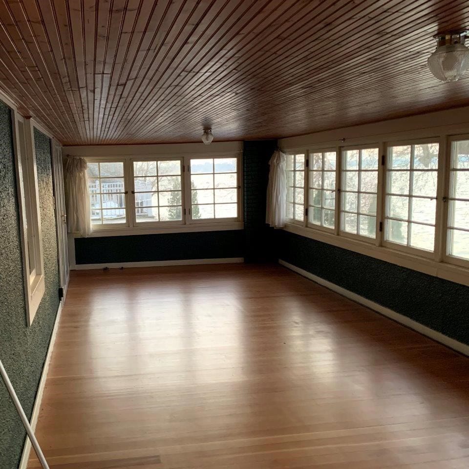 Lake home bedroom before remodel